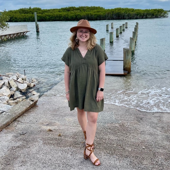 Meet your Posher, Lauren - Picture 3 of 5